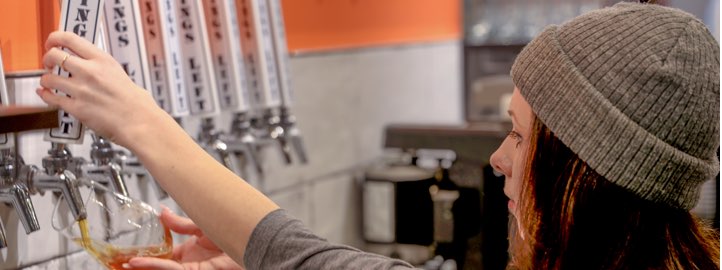 bartender pulling draft